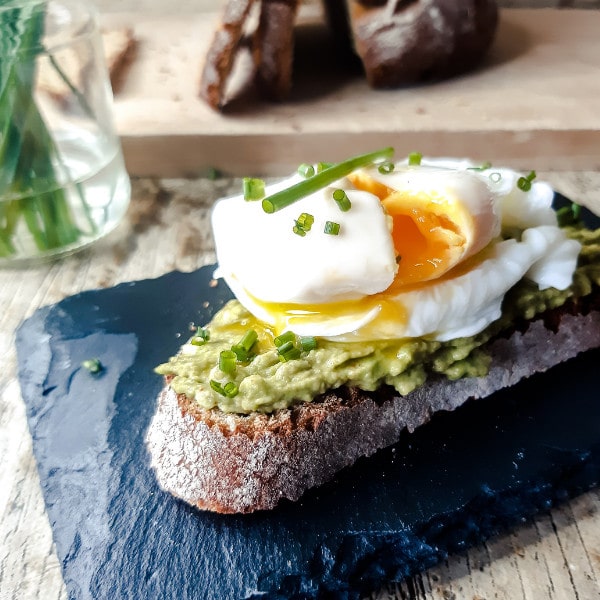 Tartine avocat et oeuf mollet