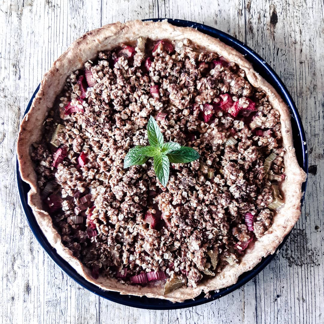 Tarte pomme-rhubarbe façon crumble-min Tarte pomme-rhubarbe façon crumble